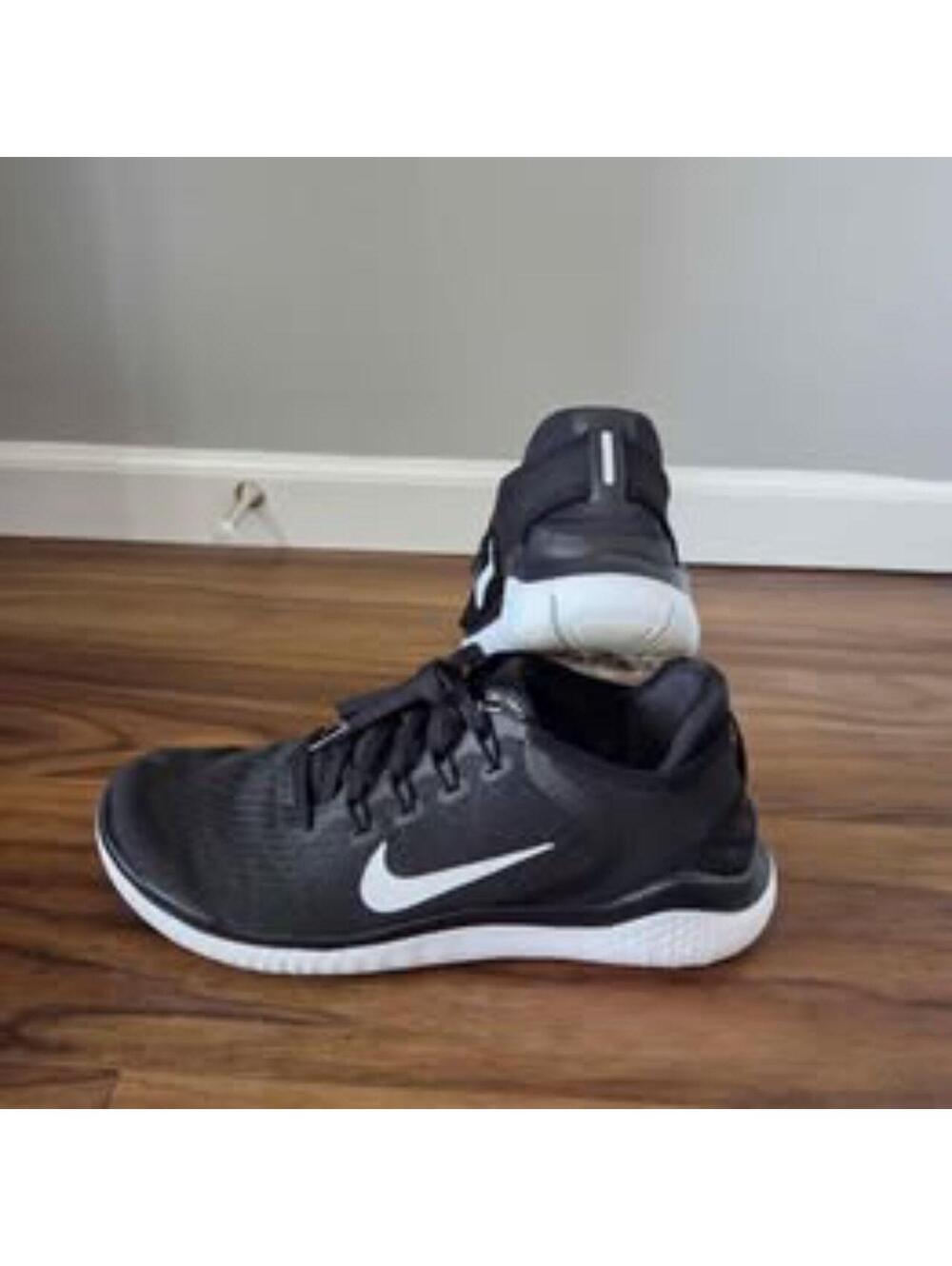 Women's Nike Free Running Shoes Size 9 Black White